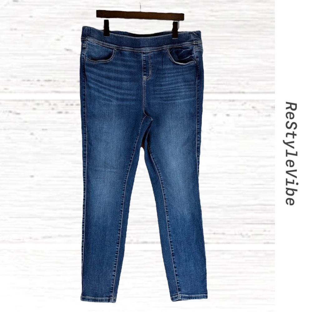 TORRID Women’s Size 2R Denim Jeans Lean Style Pull On Super Soft Stretch